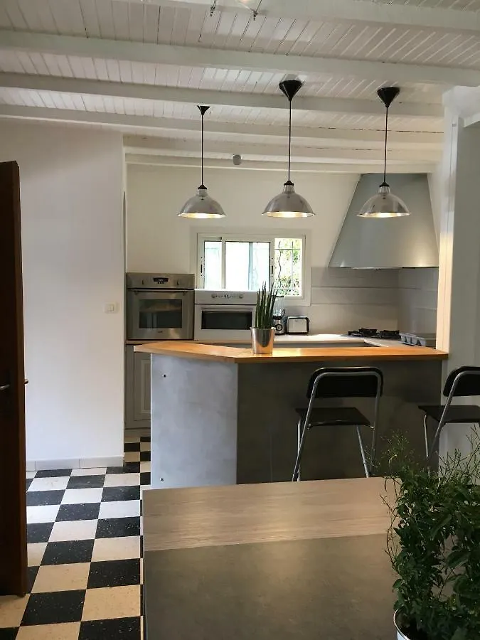 Maison De Village Velleron Holiday home